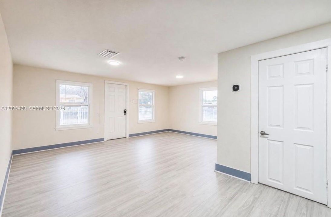 En Venta: $479,000 (2 camas, 1 baños, 837 Pies cuadrados)