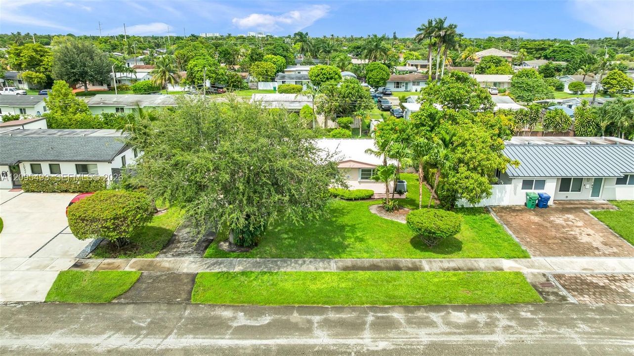 For Sale: $615,000 (3 beds, 2 baths, 1092 Square Feet)