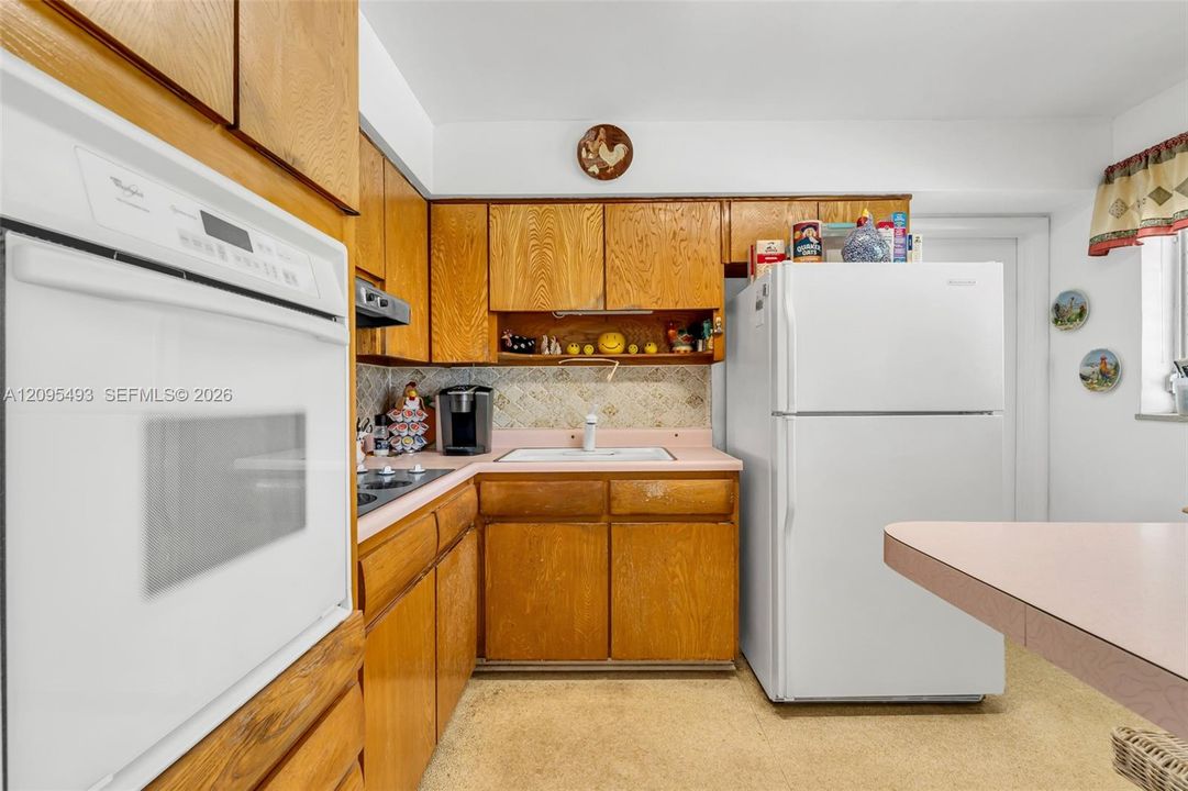 For Sale: $615,000 (3 beds, 2 baths, 1092 Square Feet)