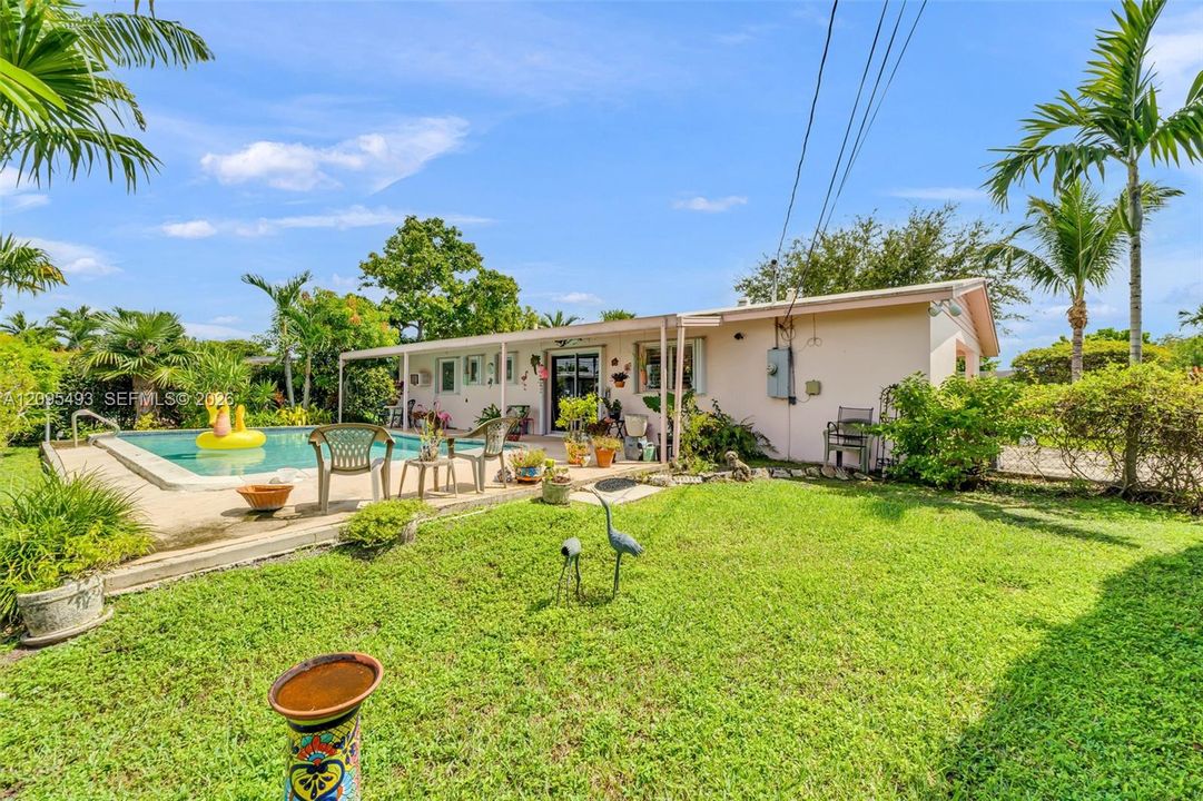 For Sale: $615,000 (3 beds, 2 baths, 1092 Square Feet)