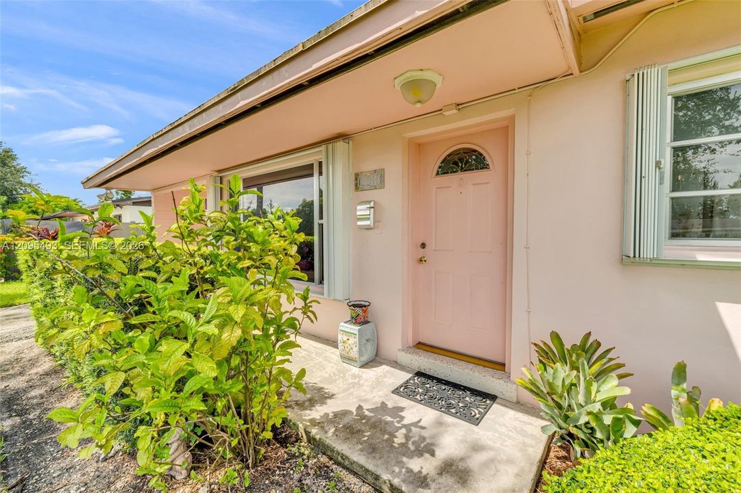 For Sale: $615,000 (3 beds, 2 baths, 1092 Square Feet)