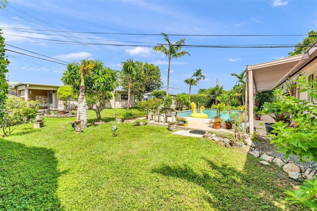 For Sale: $615,000 (3 beds, 2 baths, 1092 Square Feet)
