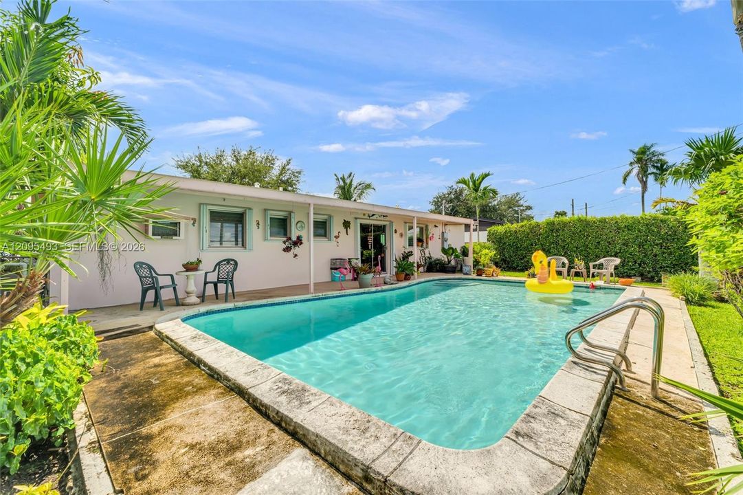 For Sale: $615,000 (3 beds, 2 baths, 1092 Square Feet)