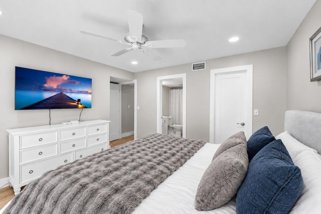 Guest Bedroom 105d a