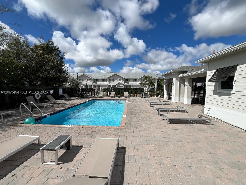 For Rent: $2,300 (3 beds, 2 baths, 1675 Square Feet)