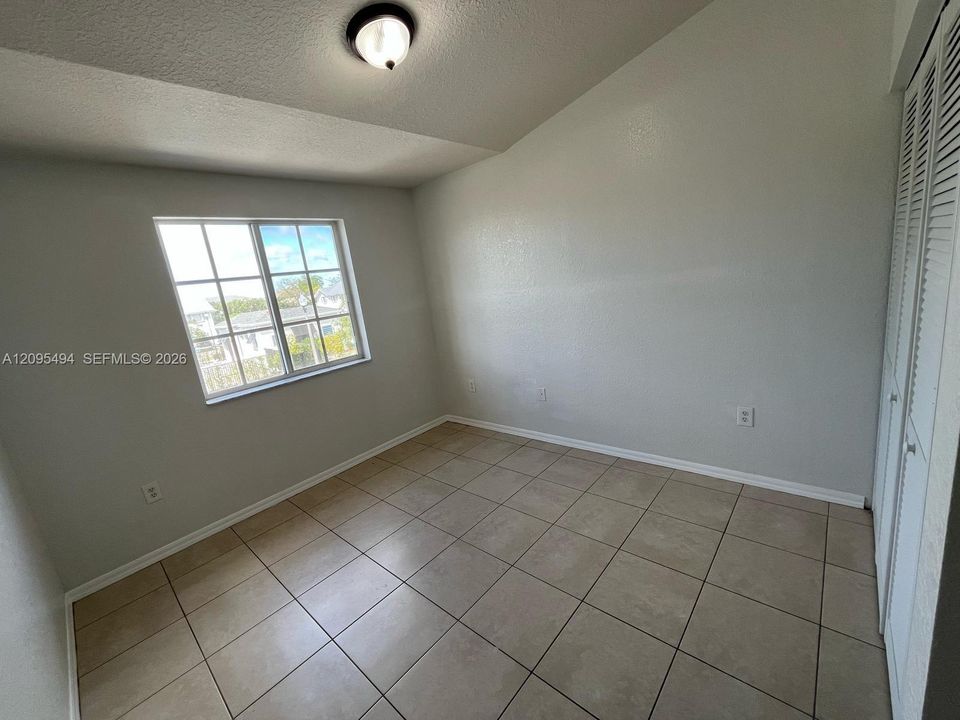 For Rent: $2,300 (3 beds, 2 baths, 1675 Square Feet)