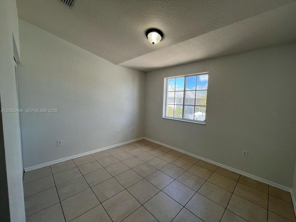 For Rent: $2,300 (3 beds, 2 baths, 1675 Square Feet)