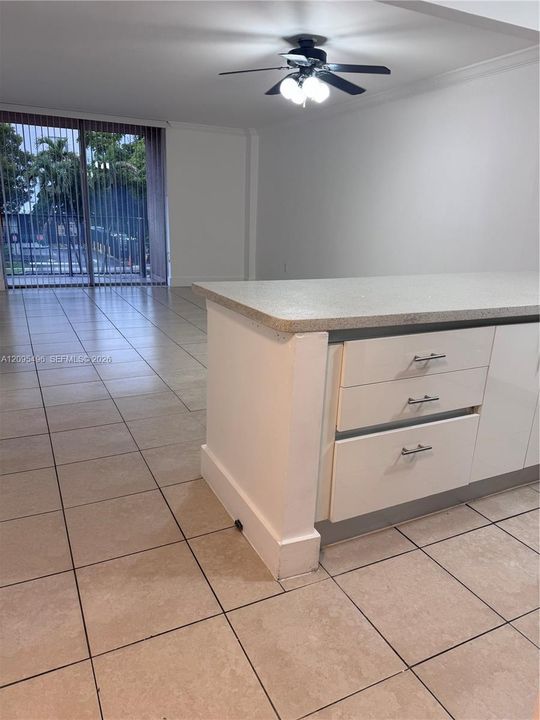 For Rent: $1,750 (1 beds, 1 baths, 722 Square Feet)