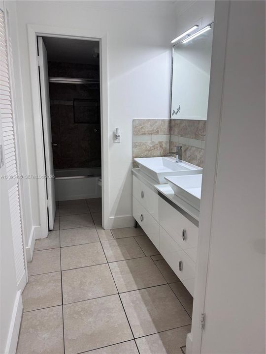 For Rent: $1,750 (1 beds, 1 baths, 722 Square Feet)