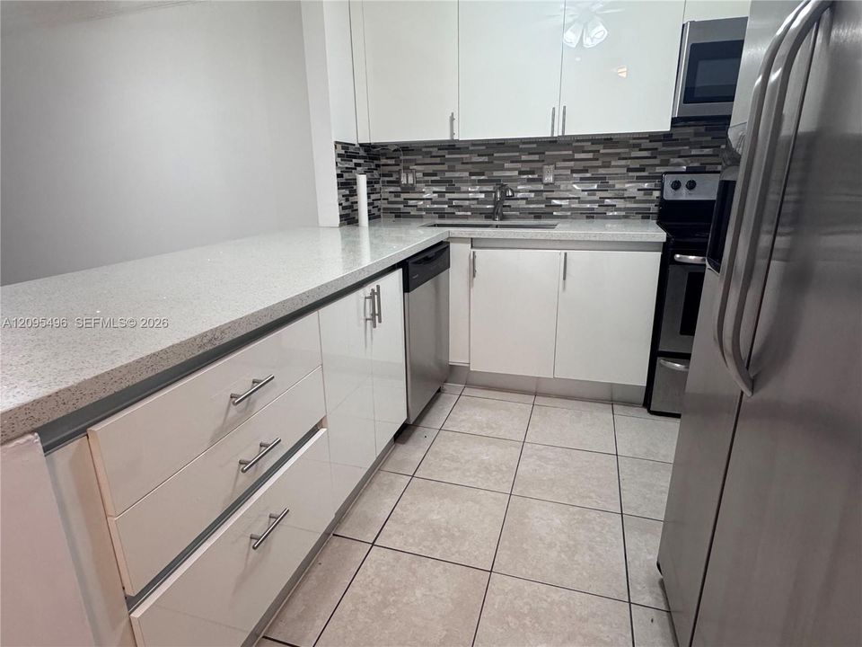 For Rent: $1,750 (1 beds, 1 baths, 722 Square Feet)