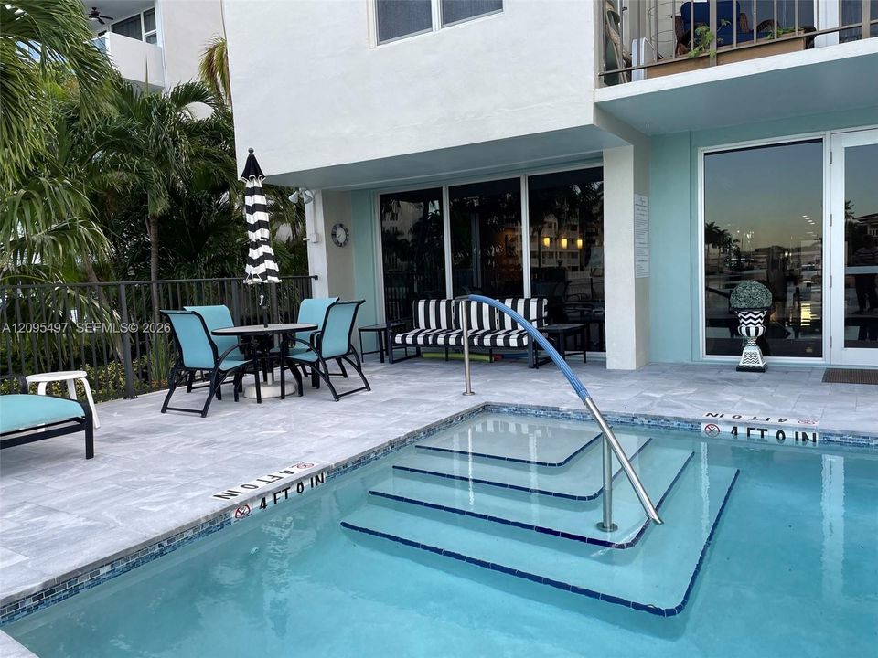En Venta: $450,000 (2 camas, 2 baños, 1200 Pies cuadrados)