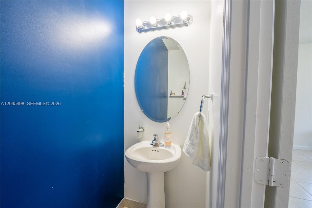 В аренду: $3,700 (4 спален, 2 ванн, 2720 Квадратных фут)