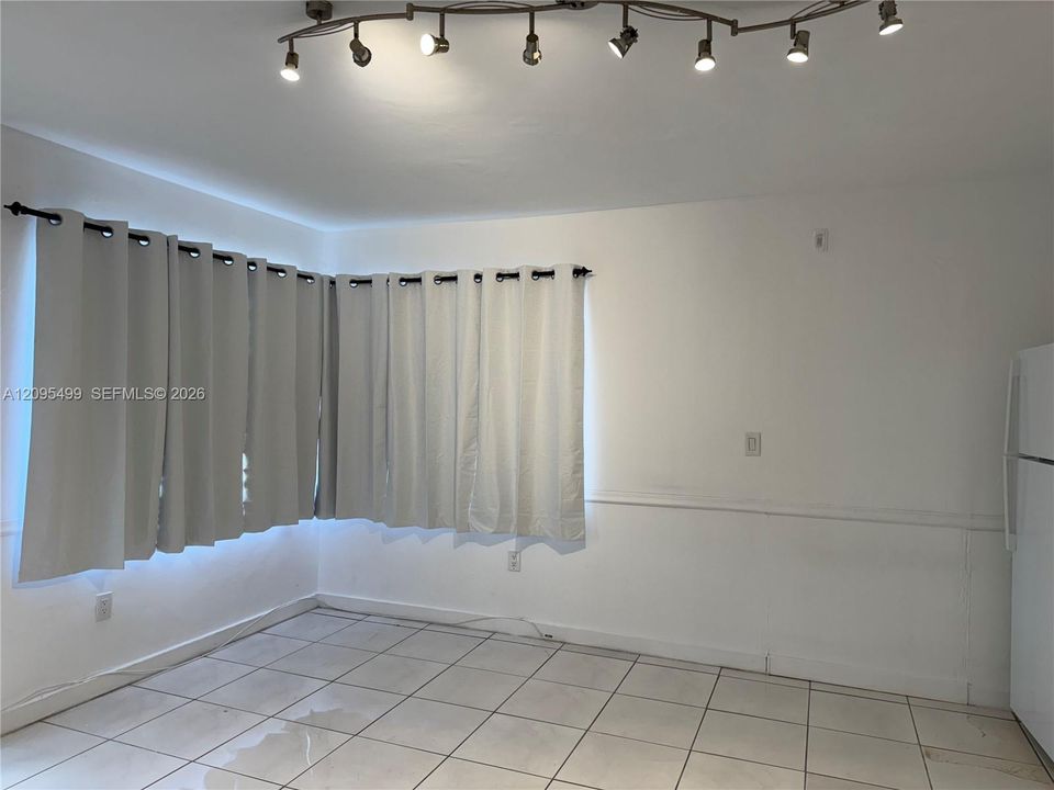 For Rent: $1,450 (0 beds, 1 baths, 328 Square Feet)