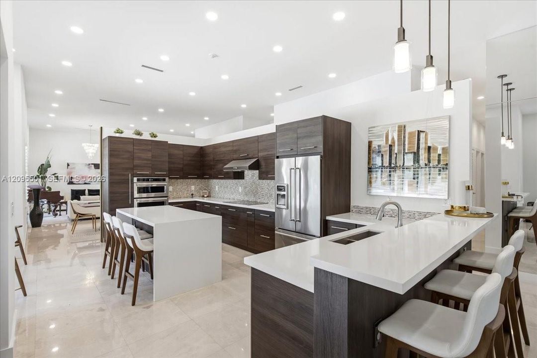 Active With Contract: $3,299,000 (6 beds, 6 baths, 4014 Square Feet)