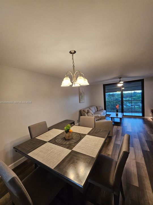 На продажу: $220,000 (2 спален, 2 ванн, 1021 Квадратных фут)