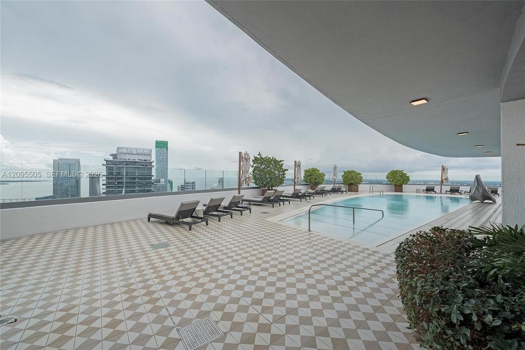 For Rent: $4,400 (1 beds, 2 baths, 881 Square Feet)