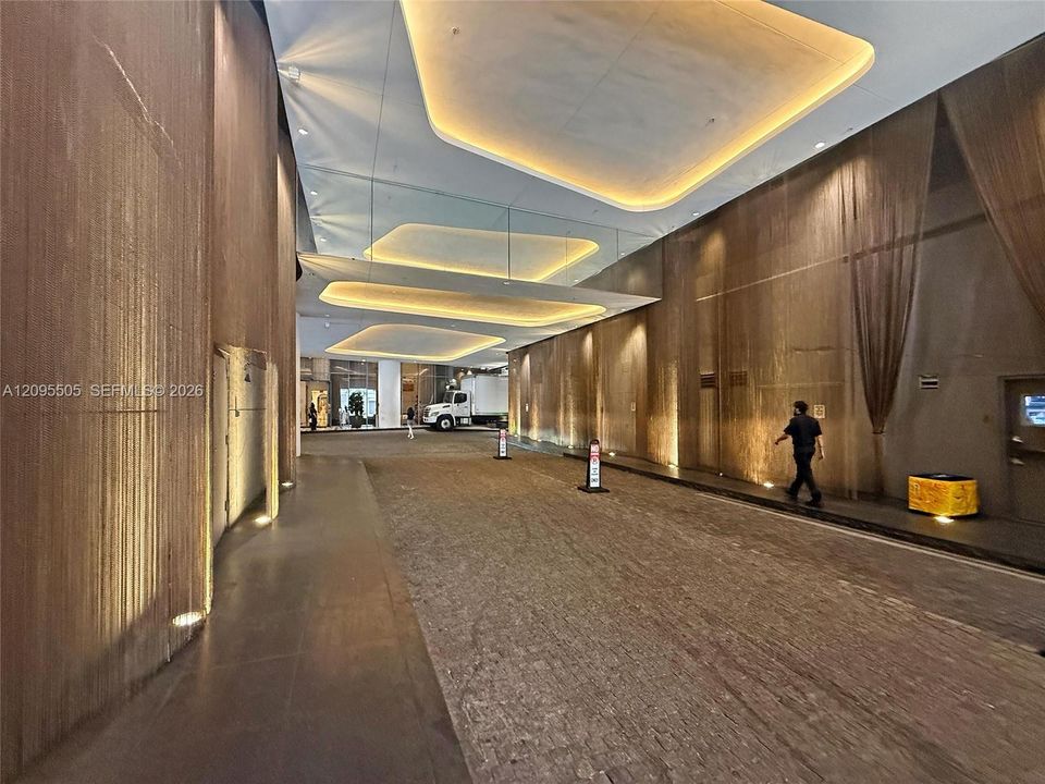 For Rent: $4,400 (1 beds, 2 baths, 881 Square Feet)