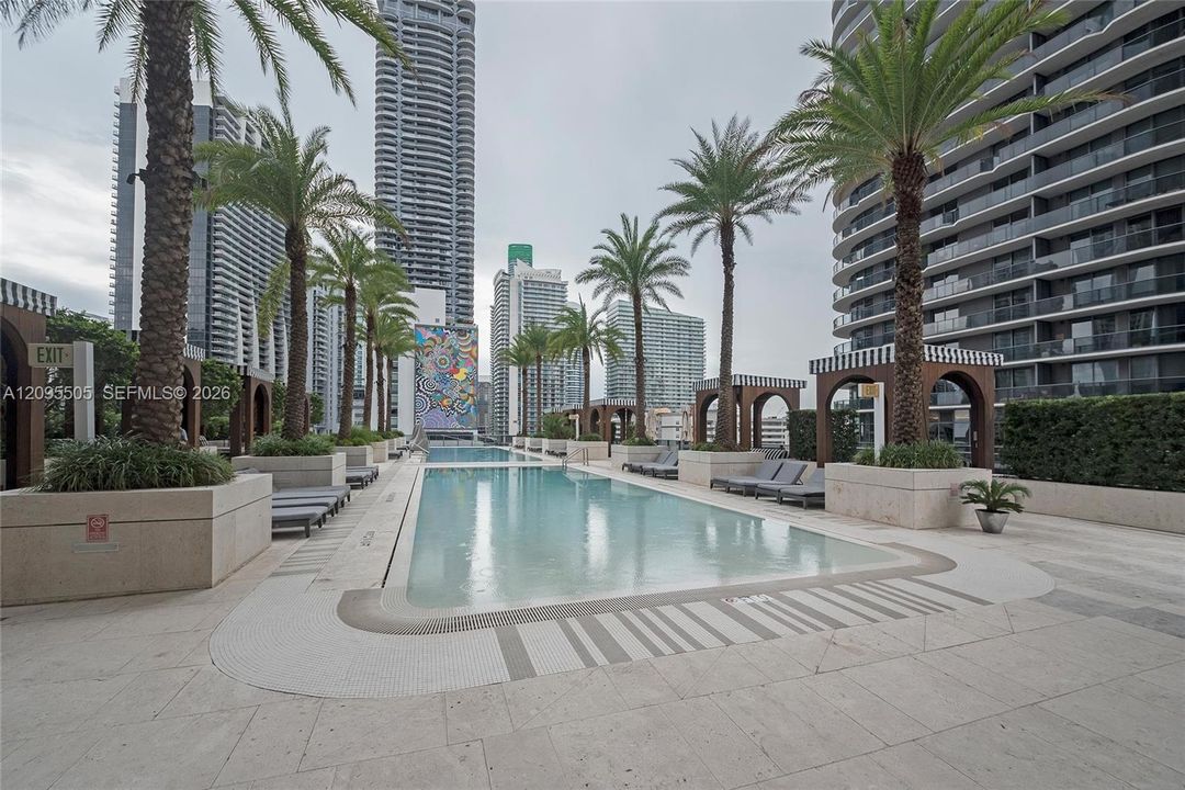 For Rent: $4,400 (1 beds, 2 baths, 881 Square Feet)