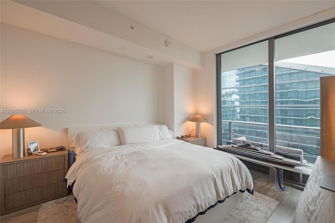 For Rent: $4,400 (1 beds, 2 baths, 881 Square Feet)