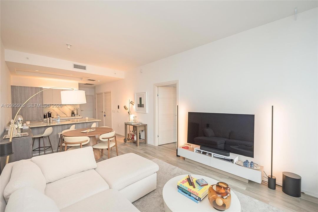 For Rent: $4,400 (1 beds, 2 baths, 881 Square Feet)