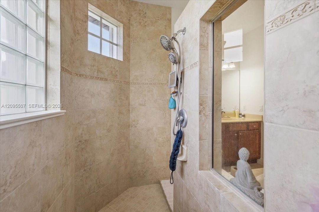 For Sale: $835,000 (4 beds, 3 baths, 2542 Square Feet)