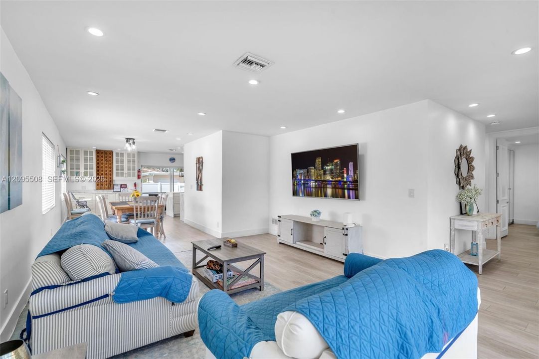 For Rent: $5,999 (3 beds, 2 baths, 1733 Square Feet)