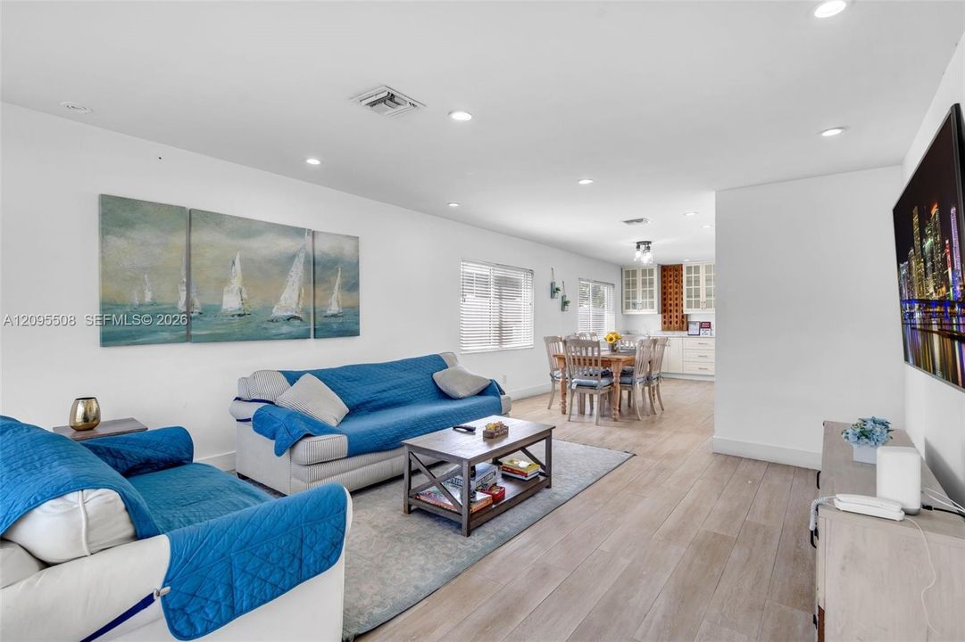 For Rent: $5,999 (3 beds, 2 baths, 1733 Square Feet)