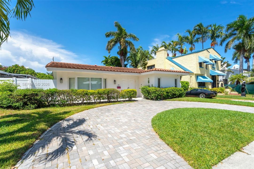 For Rent: $5,999 (3 beds, 2 baths, 1733 Square Feet)