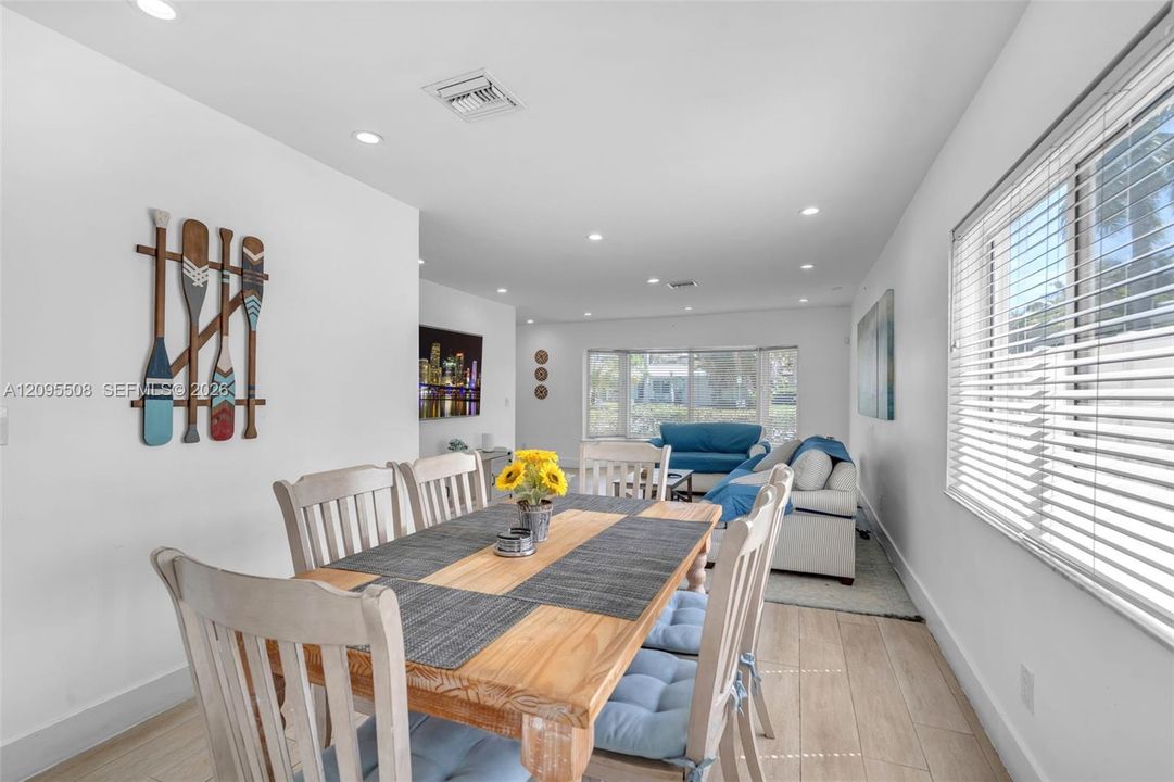 For Rent: $5,999 (3 beds, 2 baths, 1733 Square Feet)