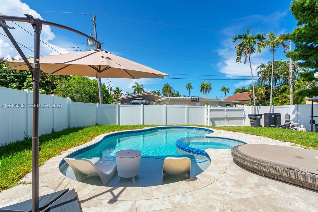 For Rent: $5,999 (3 beds, 2 baths, 1733 Square Feet)