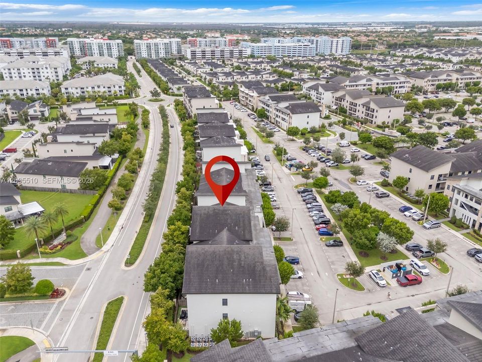 В аренду: $3,350 (3 спален, 2 ванн, 1236 Квадратных фут)