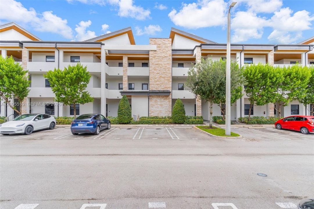 В аренду: $3,350 (3 спален, 2 ванн, 1236 Квадратных фут)