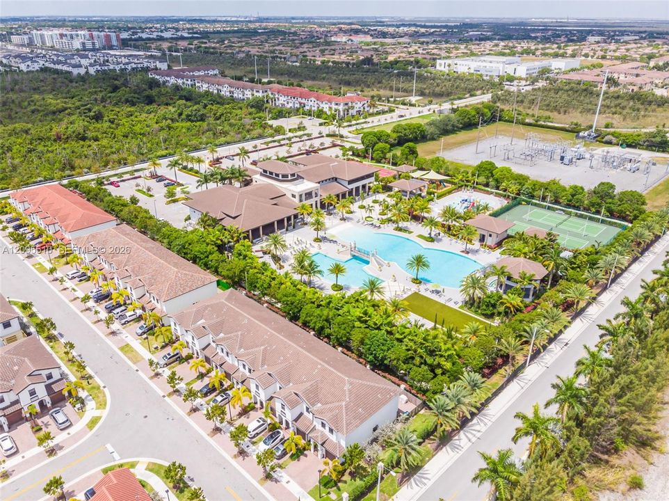 В аренду: $3,350 (3 спален, 2 ванн, 1236 Квадратных фут)