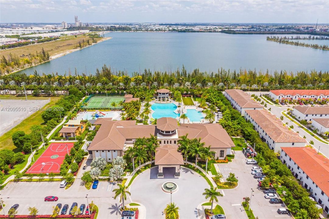 В аренду: $3,350 (3 спален, 2 ванн, 1236 Квадратных фут)