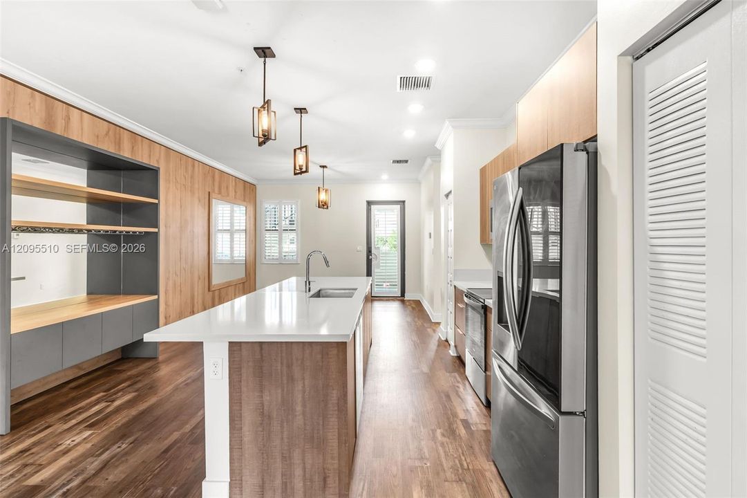 В аренду: $3,350 (3 спален, 2 ванн, 1236 Квадратных фут)