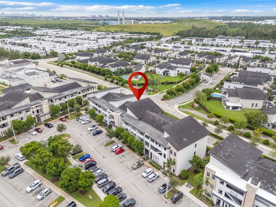 В аренду: $3,350 (3 спален, 2 ванн, 1236 Квадратных фут)