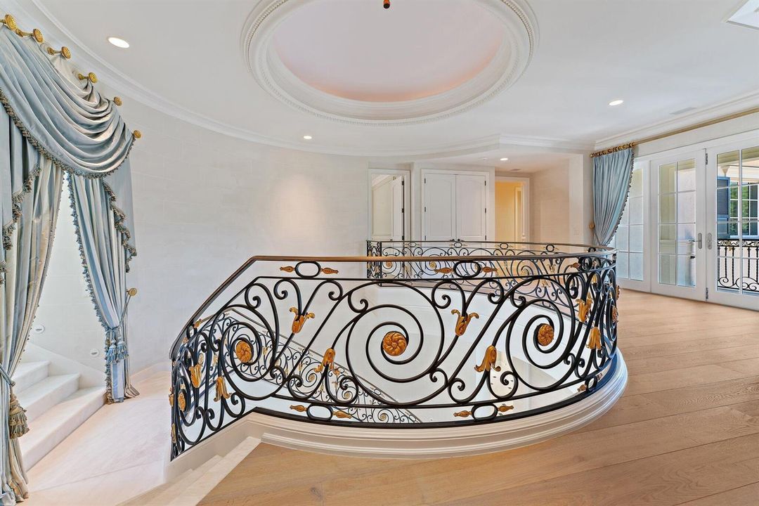 2nd Floor Landing