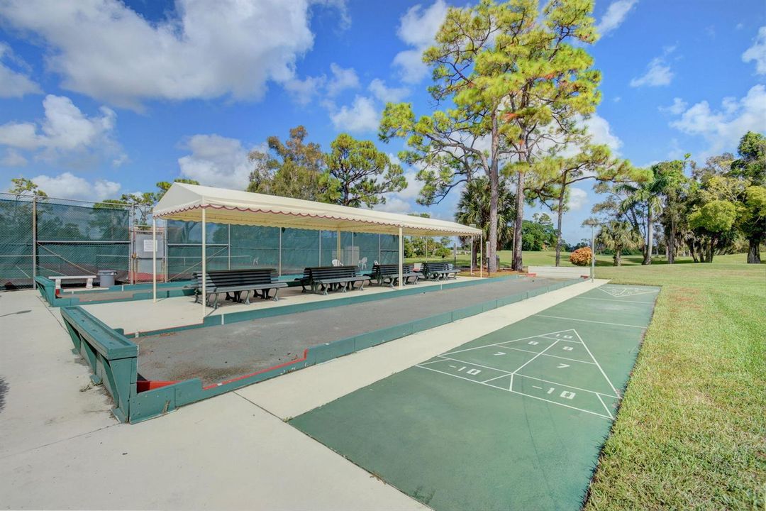 50-web-or-mls-Lucerne Pointe main clubho