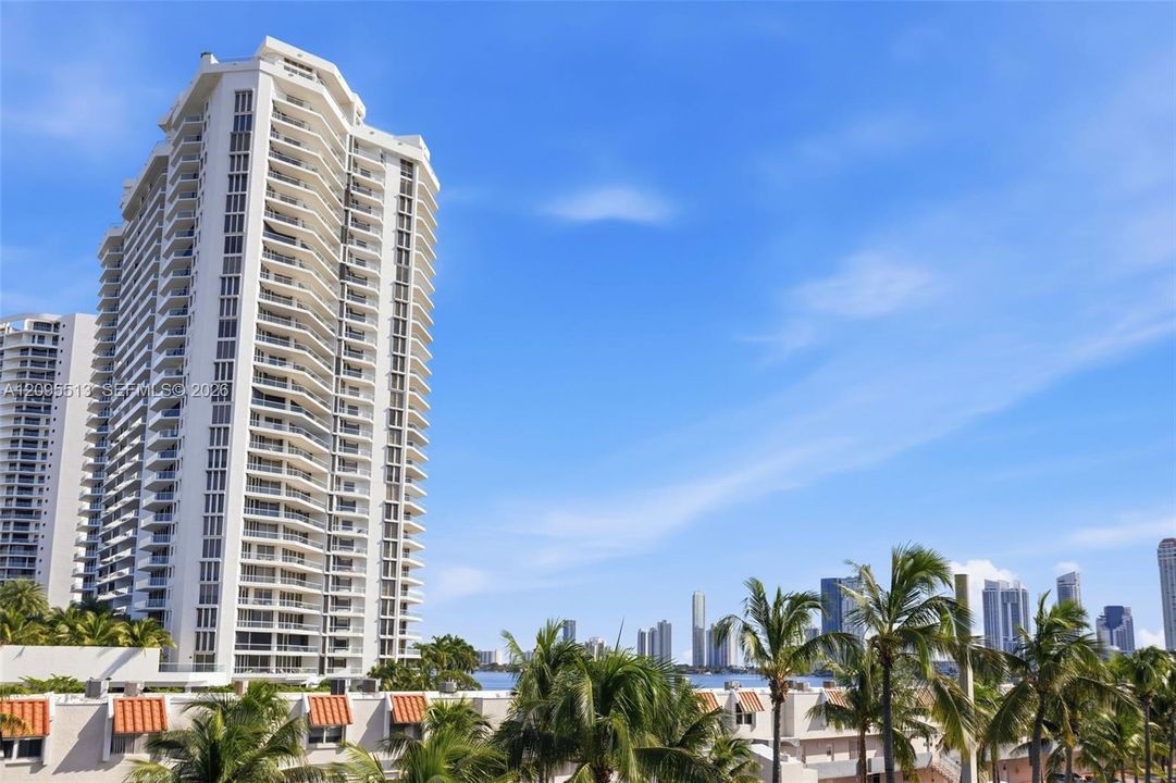 For Sale: $224,900 (1 beds, 1 baths, 830 Square Feet)