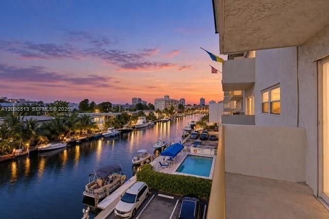 For Sale: $224,900 (1 beds, 1 baths, 830 Square Feet)