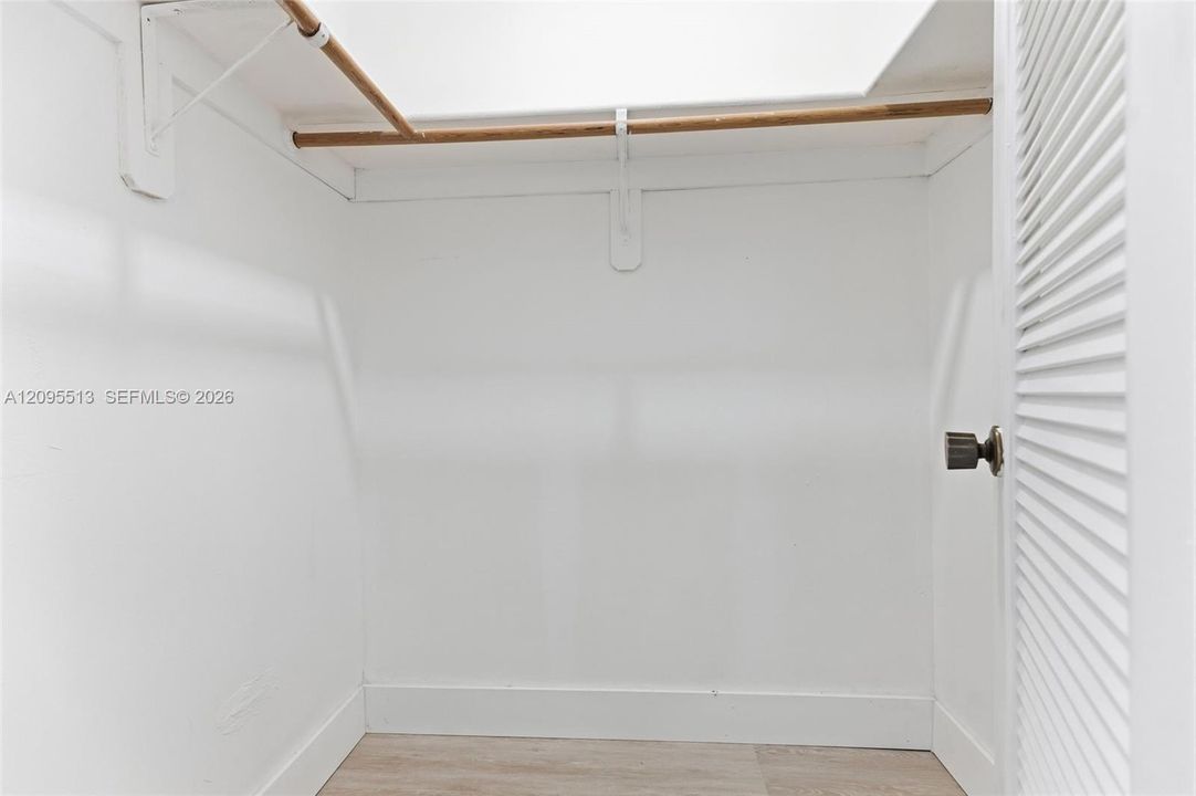 For Sale: $224,900 (1 beds, 1 baths, 830 Square Feet)