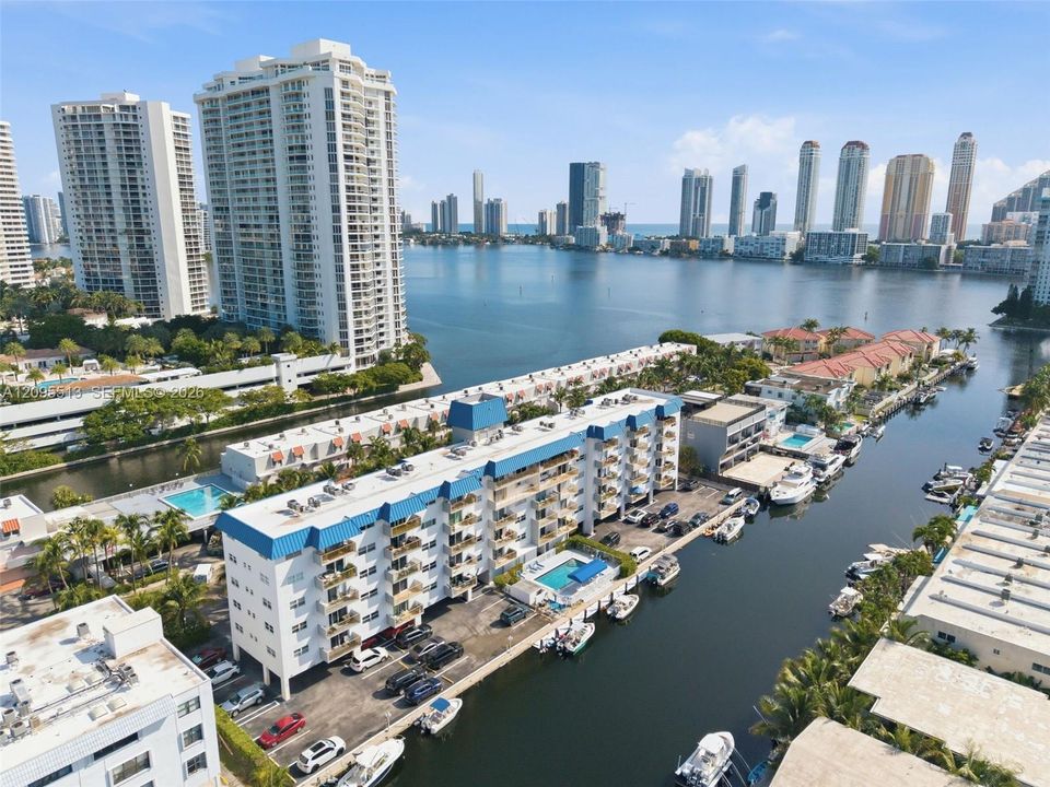 For Sale: $224,900 (1 beds, 1 baths, 830 Square Feet)