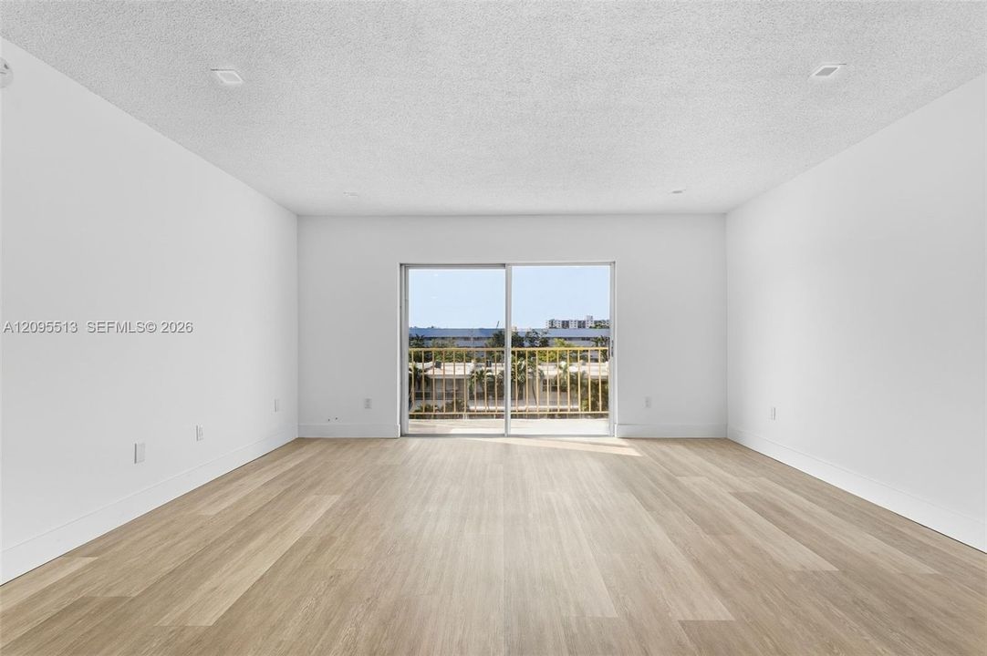 For Sale: $224,900 (1 beds, 1 baths, 830 Square Feet)