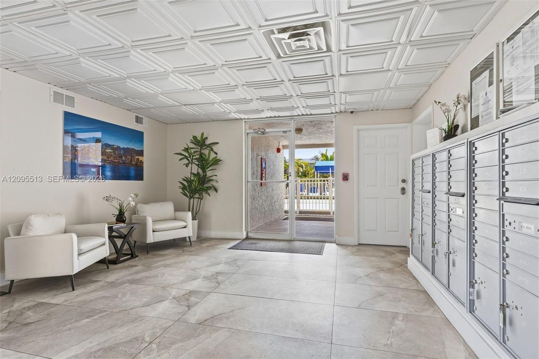 For Sale: $224,900 (1 beds, 1 baths, 830 Square Feet)