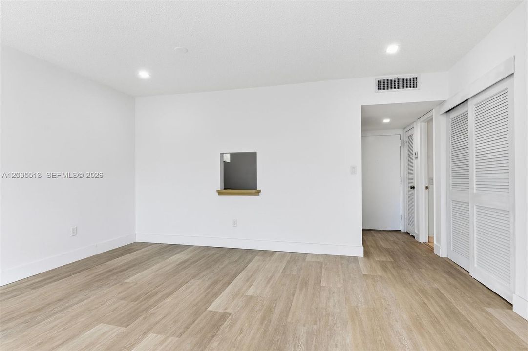 For Sale: $224,900 (1 beds, 1 baths, 830 Square Feet)