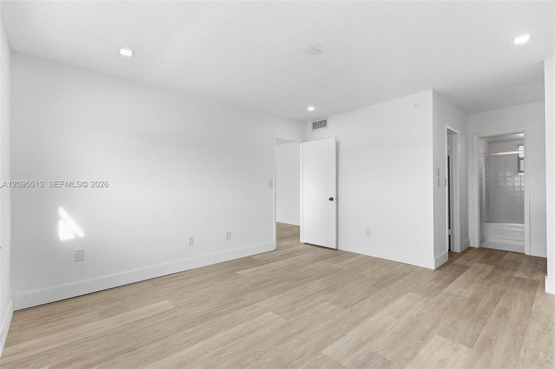 For Sale: $224,900 (1 beds, 1 baths, 830 Square Feet)