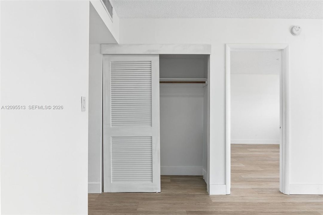 For Sale: $224,900 (1 beds, 1 baths, 830 Square Feet)