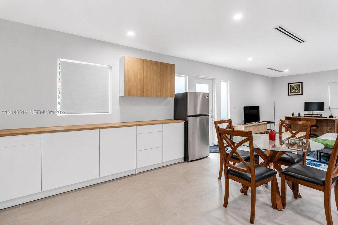 For Rent: $9,500 (5 beds, 4 baths, 2638 Square Feet)