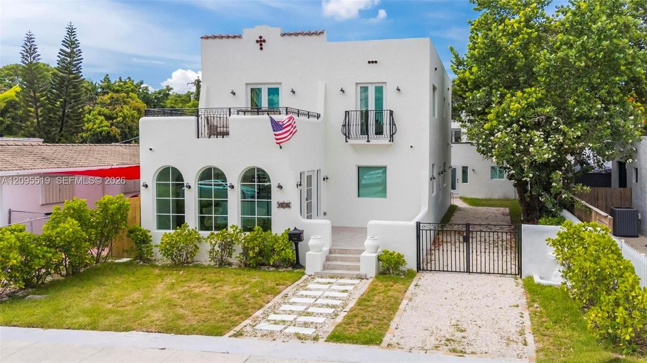 For Rent: $9,500 (5 beds, 4 baths, 2638 Square Feet)