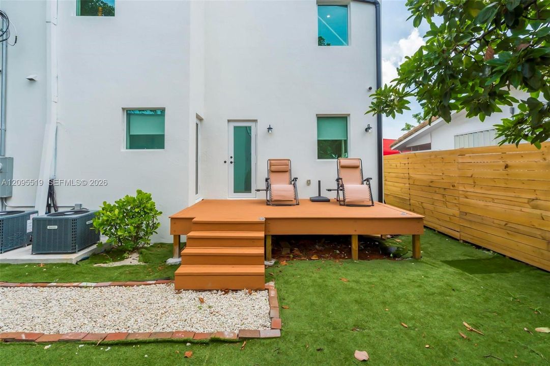 For Rent: $9,500 (5 beds, 4 baths, 2638 Square Feet)